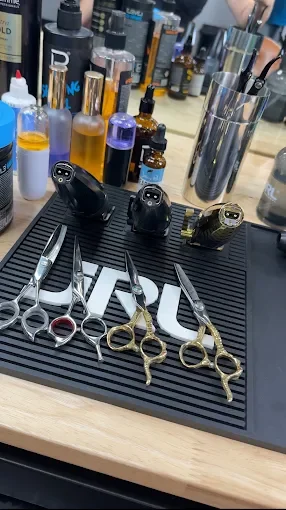 LB Cuts: Philadelphia's Premier Barbershop Redefining Men's Grooming